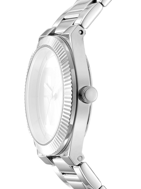 DKNY DK1L102M0015 trend ženski sat u boji srebra sa srebrnim brojčanikom i DKNY logotipom. Čelična narukvica, kvarcni mehanizam i vodootpornost do 50m.