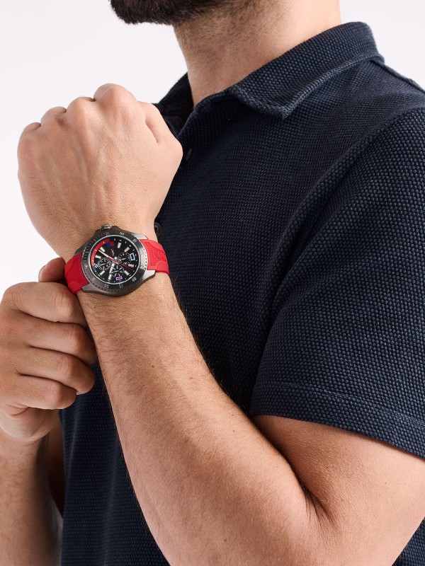 Nautica NCT Leeway muški sportski multifunction sat sa gunmetal čeličnim kućištem, crnim brojčanikom i upečatljivom crvenom silikonskom narukvicom.