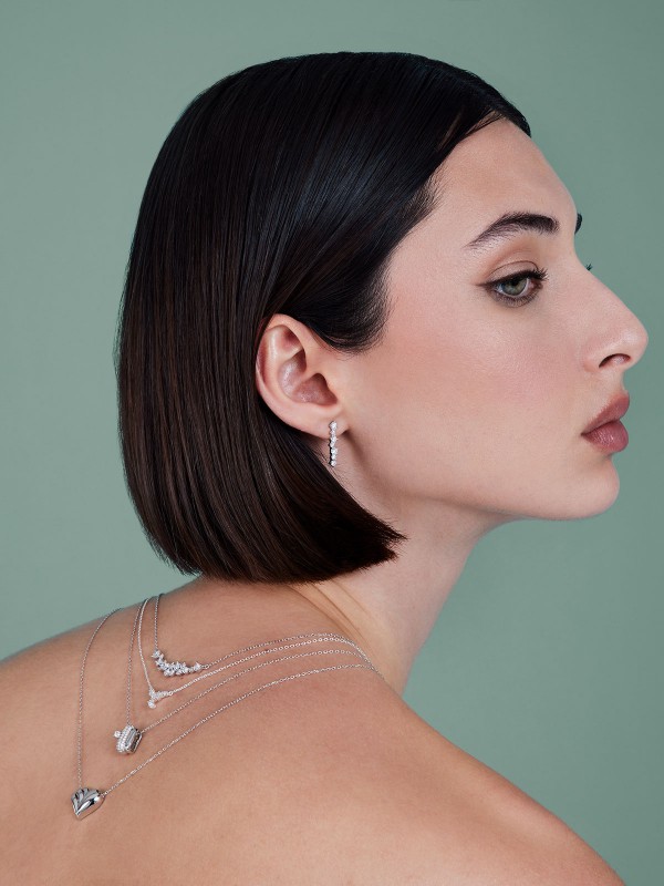 GUESS SREBRO 925: Elegancija i stil u visećim minđušama sa cirkonima, izrađenim od visokokvalitetnog srebra 925.