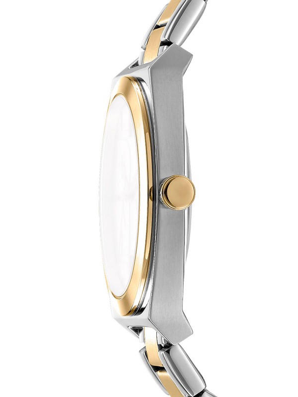 Elegantni DKNY ženski sat sa srebrnim brojčanikom i čeličnom narukvicom u dve boje. Vodootporan do 50m, prečnik 38mm.