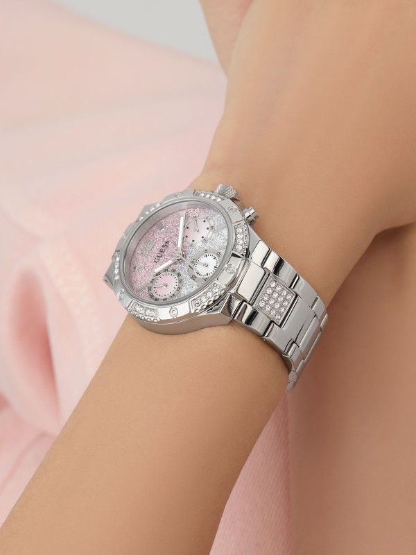 GUESS HARLOW ženski multi-function sat u boji srebra sa sjajnim ombre brojčanikom ukrašenim cirkonima od roze do bele nijanse. Kućište 38 mm sa cirkonima na koroni, vodootpornost 50 m.