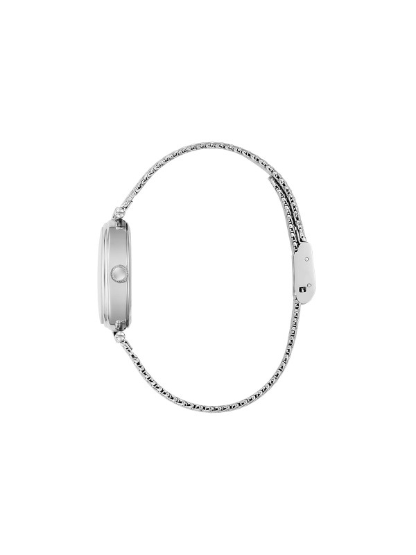 GUESS RUBY ženski elegantni sat ovalnog oblika u boji srebra sa crnim sunray brojčanikom i lab-dijamantom na poziciji 12h. Kućište 24 mm, mesh narukvica u boji srebra, vodootpornost 30 m.