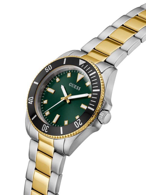 GUESS CLIFF muški sportski sat u kombinaciji srebrne i žutog zlata sa zelenim sunray brojčanikom i crnom aluminijumskom koronom. Kućište 41 mm, vodootpornost 50 m.