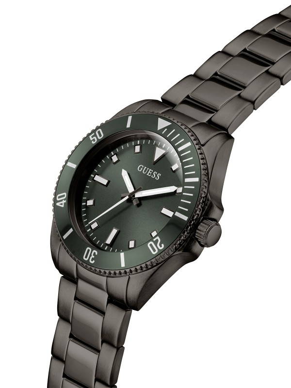 GUESS CLIFF muški sportski sat u crnoj boji sa zelenim sunray brojčanikom i aluminijumskom koronom. Kućište 41 mm, mineralno staklo, vodootpornost 50 m.