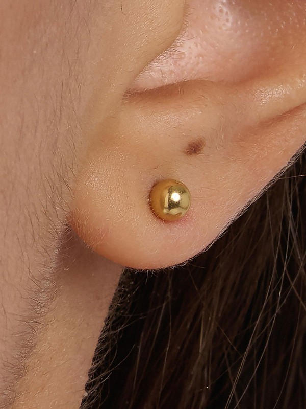Brosway BNL116 ženske minđuše od nerđajućeg čelika u boji žutog zlata, oblik kuglice. Veličina 4mm. Minimalistički i elegantan detalj za svaki dan.
