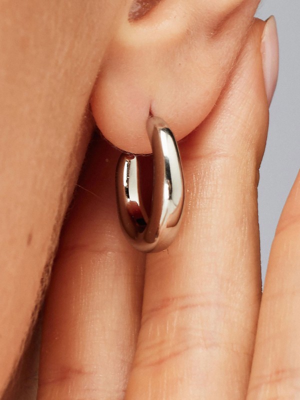 Brosway BNL103 ženske minđuše – klasične alke od nerđajućeg čelika u boji srebra. Dužina 2cm. Idealne za svakodnevnu eleganciju i lako uklapanje.