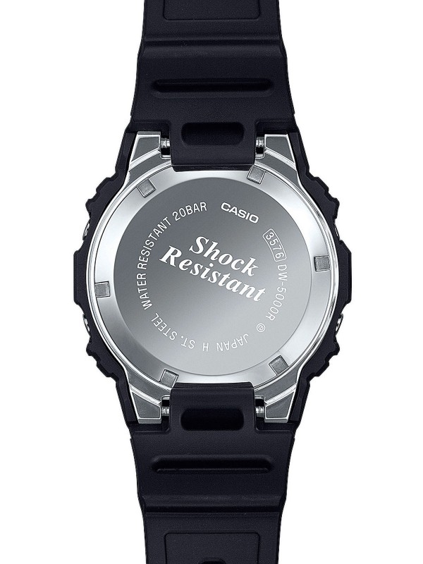 Novi dizajn prvog G-SHOCK sata, izrađen u Japanu, sa inovativnim materijalima i poboljšanom čitljivošću. Za sve istinske ljubitelje G-Shock brenda!