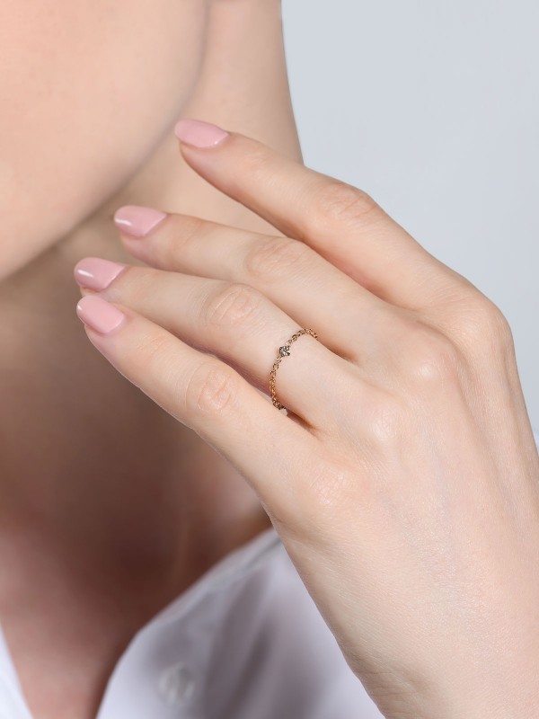 BURATO soft brown solitaire prsten od 18ct roze zlata s braon dijamantom, veličina 53, elegantan i sofisticiran dodatak.
