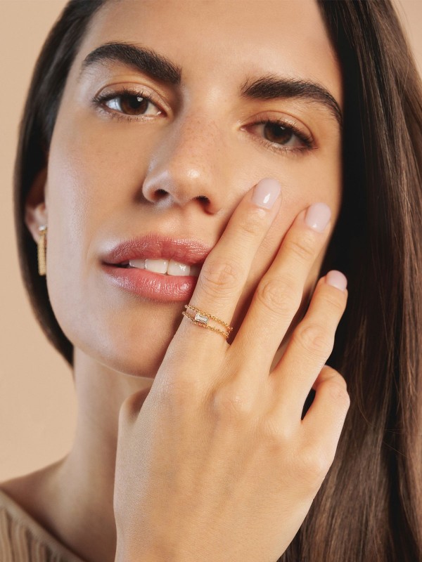 BURATO Soft Solitaire Baguette prsten od 18ct žutog zlata s baguette dijamantom, veličine 54. Elegancija i prefinjenost u svakom detalju.