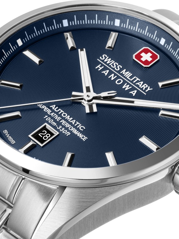 Elegantni SWISS MILITARY HANOWA MAJESTIC PIONEER sat sa automatskim mehanizmom, teget brojčanikom i vodootpornošću do 100m.