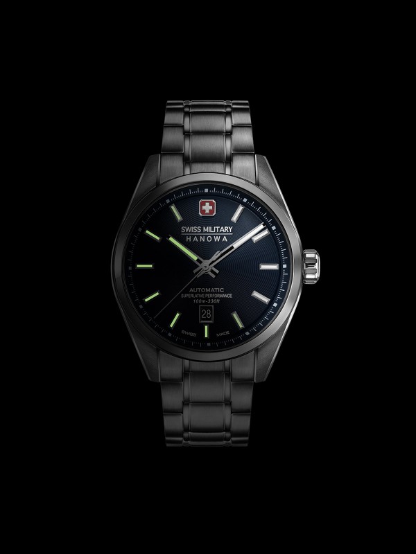 Elegantni SWISS MILITARY HANOWA MAJESTIC PIONEER sat sa automatskim mehanizmom, teget brojčanikom i vodootpornošću do 100m.