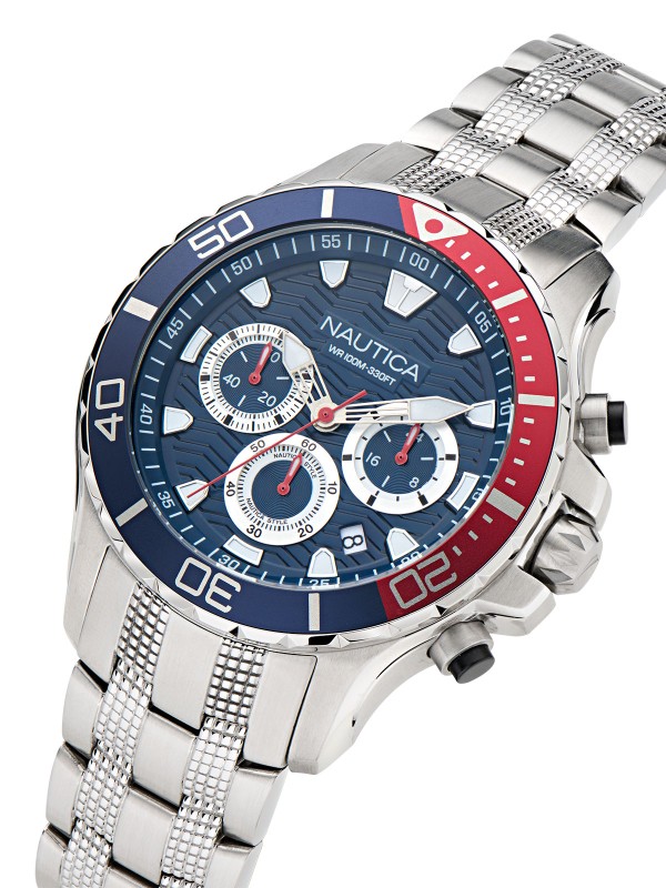 Muški NAUTICA NAPNSS504 sat: kućište od čelika 44mm, teget brojčanik sa crvenim akcentima, kvarcni hronograf. Sportski stil, 100m vodootpornost.