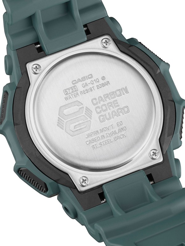 GA-010-2AER G-SHOCK sat: plavi model sa 10-godišnjom baterijom, LED svetlom, štopericom i svetkim vremenom. Otporan na udarce, vodootporan do 200m.