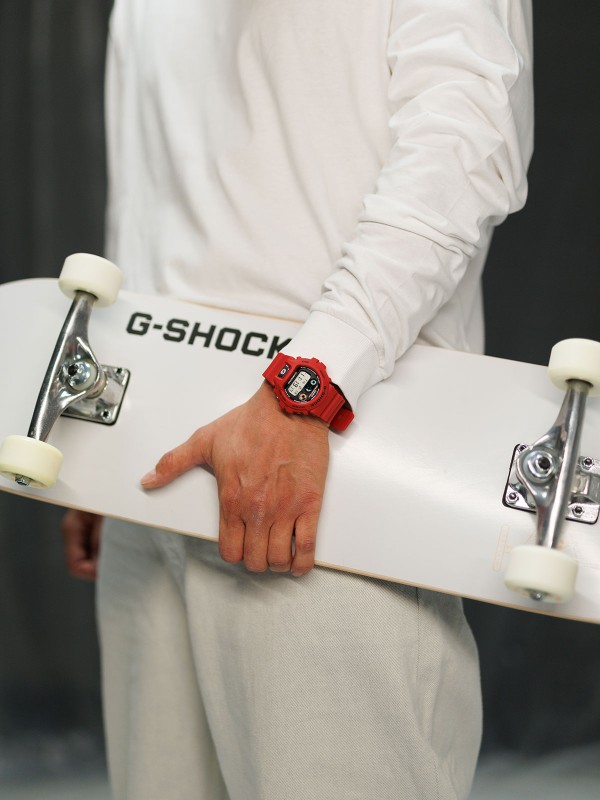 DW-6900TR-4ER crveni G-SHOCK sat, muški digitalni klasik povodom 30 godina serije 6900. Limitirano izdanje, otporno 200m, retro dizajn i osvetljenje!