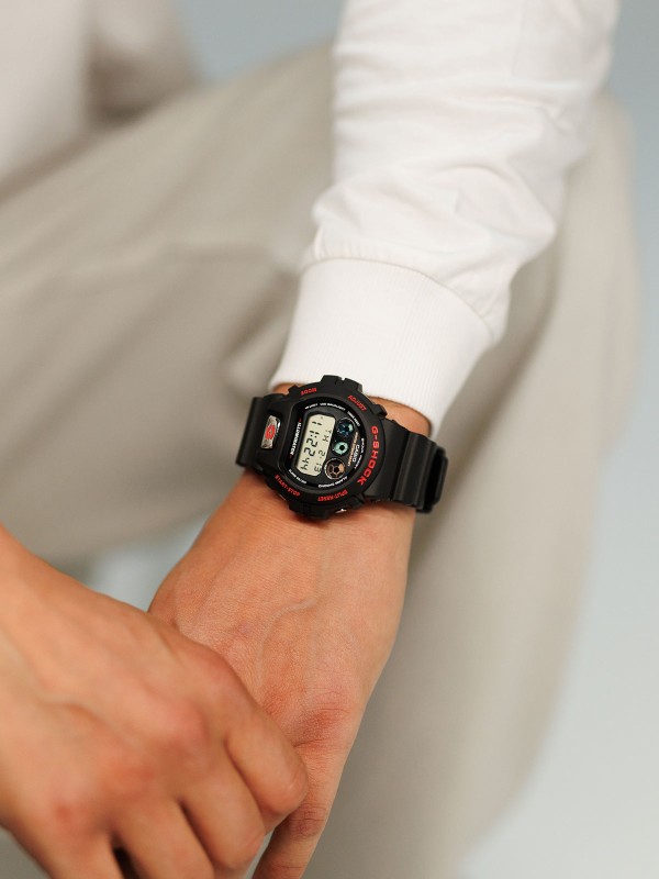 Muški G-SHOCK DW-6900TR-1ER sportski sat, edicija povodom 30 godina modela 6900. Gumeni dizajn, vodootporan 200m, retro osvetljenje, limitirano!