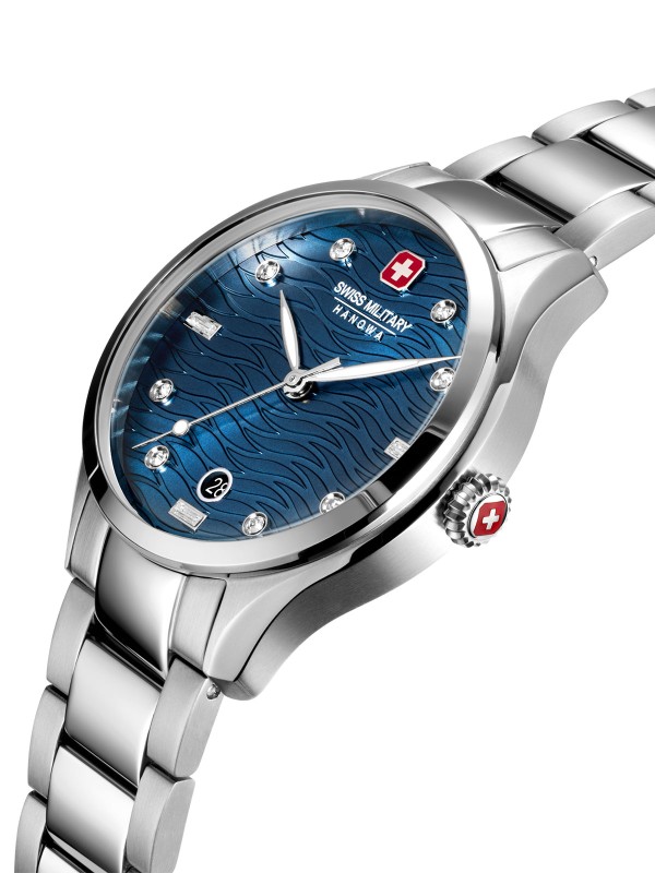 SWISS MILITARY HANOWA OFFSHORE DIVER GREEN WATER SMWGH0005804 – limitirani Swiss Made muški ronilački sat inspirisan smaragdnim vodama švajcarske reke Verzaska. Sat ima robusno kućište od nerđajućeg čelika prečnika 44 mm, zeleni malahitni brojčanik i čeličnu narukvicu. Sa vodootpornošću do 200 metara, safirnim staklom i kvarcnim mehanizmom Ronda 715, ovaj model spaja vrhunsku preciznost i ekskluzivan dizajn.