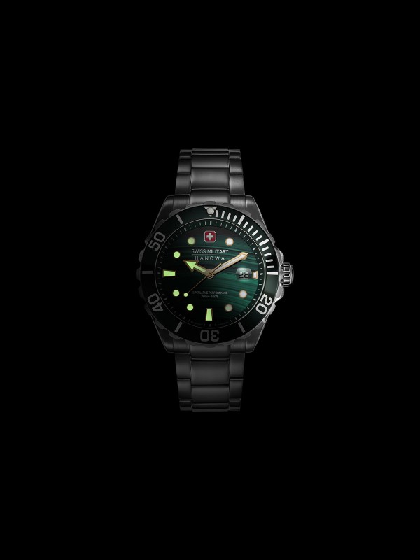 SWISS MILITARY HANOWA OFFSHORE DIVER GREEN WATER SMWGH0005804 – limitirani Swiss Made muški ronilački sat inspirisan smaragdnim vodama švajcarske reke Verzaska. Sat ima robusno kućište od nerđajućeg čelika prečnika 44 mm, zeleni malahitni brojčanik i čeličnu narukvicu. Sa vodootpornošću do 200 metara, safirnim staklom i kvarcnim mehanizmom Ronda 715, ovaj model spaja vrhunsku preciznost i ekskluzivan dizajn.