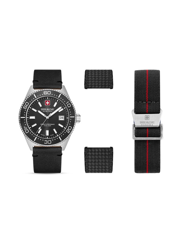 SWISS MILITARY HANOWA NOMAD BOX SET SMWGB0004901-SET – Swiss Made muški sportski sat sa kućištem od 43 mm i crnim brojčanikom. Ovaj set dolazi sa tri zamenljive narukvice: kožnom, silikonskom i platnenom, pružajući potpunu prilagodljivost i svestran stil. Kućište od nerđajućeg čelika, safirno staklo i kvarcni mehanizam Ronda 515 garantuju pouzdanost i izdržljivost, uz vodootpornost do 100 metara.