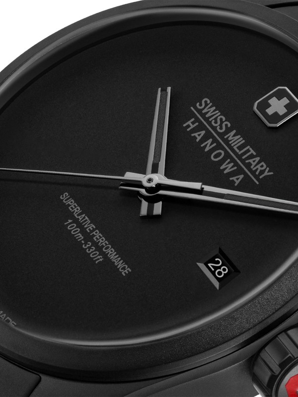 SWISS MILITARY HANOWA PIONEER STEALTH SMWGH0004130 – Swiss Made muški sat minimalističkog dizajna iz ekskluzivne Stealth capsule kolekcije. Sat odlikuje potpuno crni izgled – kućište i narukvica od nerđajućeg čelika, crni brojčanik i safirno staklo. Kvarcni mehanizam Ronda 515 sa funkcijom datuma i vodootpornost do 100 metara čine ga savršenim spojem elegancije i funkcionalnosti.