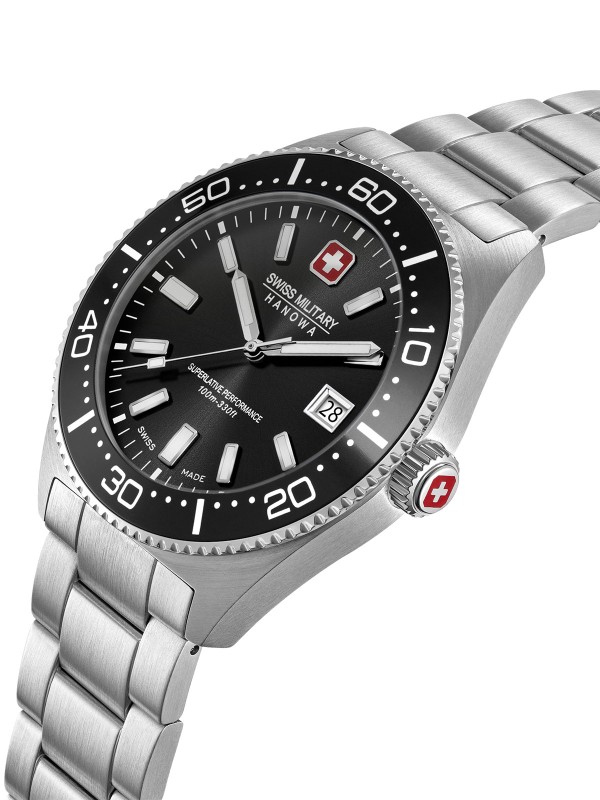 SWISS MILITARY HANOWA NOMAD SMWGH0004903 – Swiss Made muški sportski sat prepoznatljivog vintage dizajna iz 1970-ih. Kućište od nerđajućeg čelika i crni brojčanik sa odgovarajućim prstenom u crnoj boji stvaraju skladan i moderan izgled. Sat poseduje safirno staklo, kvarcni mehanizam Ronda 515 sa funkcijom datuma i vodootpornost do 100 metara – idealan spoj švajcarske preciznosti i muževne elegancije.