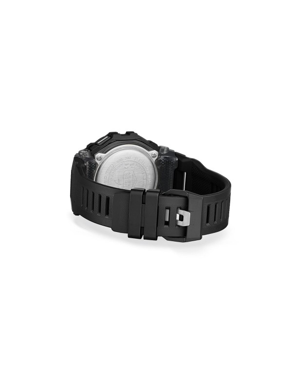 G-SHOCK GBD-200-1A1ER – muški digitalni sat iz G-SQUAD kolekcije, idealan za trčanje i svakodnevni trening. Opremljen Bluetooth® vezom za pametni telefon, brojačem koraka, senzorom ubrzanja, planerom i dnevnikom treninga. MIP ekran pruža vrhunsku vidljivost čak i na suncu, dok kućište i narukvica od crne gume obezbeđuju udobnost i izdržljivost. Vodootporan do 200m, otporan na udarce i sa autonomijom baterije do 2 godine – savršen izbor za aktivne muškarce.
