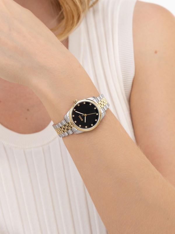 BOSS GRACEFUL PRECIOUS 1502811 – luksuzni ženski sat koji spaja eleganciju i moderan dizajn. Kućište i narukvica od nerđajućeg čelika u kombinaciji srebra i žutog zlata, crni brojčanik sa cirkonima na markerima za sate. Kvarcni mehanizam, mineralno staklo i vodootpornost do 30m čine ovaj model savršenim izborom za dame koje cene sofisticiranost i stil.