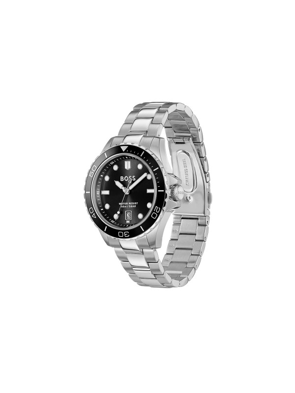 BOSS TROPER SPORT 1514295 – elegantan muški sportski sat inspirisan ronilačkim modelima. Kućište od nerđajućeg čelika sa crnom rotirajućom koronom i srebrnom čeličnom narukvicom. Moderan sat koji spaja funkcionalnost i sofisticiran dizajn.