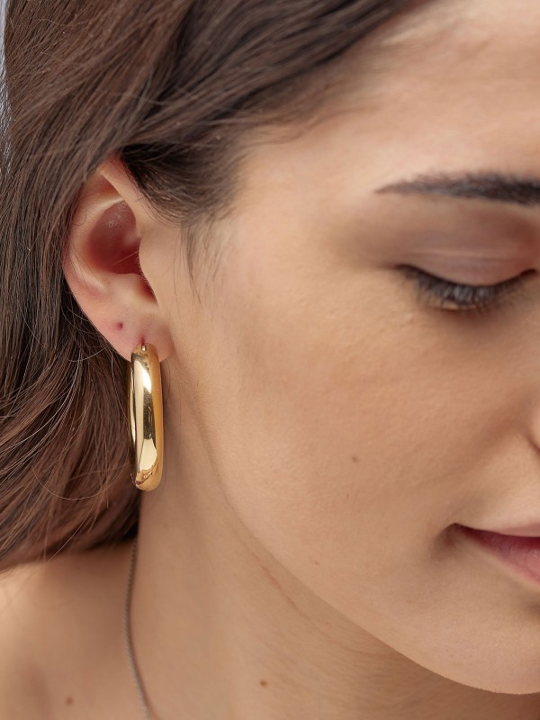 Brosway AURA minđuše alke u boji žutog zlata odišu klasičnom elegancijom i modernim šarmom. Izrađene od nerđajućeg čelika, predstavljaju savršen dodatak za svaku priliku – od svakodnevnog stila do večernjih kombinacija.