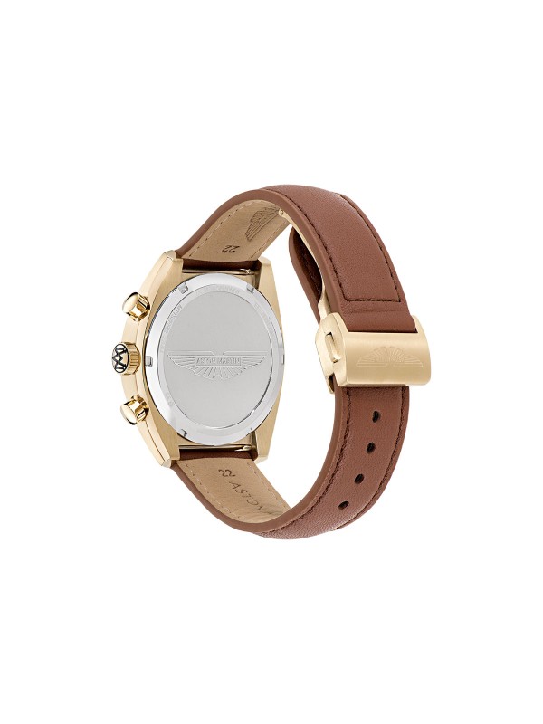 Aston Martin MTTS2F502 – luksuzni muški hronograf koji spaja sportski duh i klasičnu eleganciju. Kućište od nerđajućeg čelika u boji žutog zlata, brojčanik u tonovima šampanjca i braon kožna narukvica stvaraju sofisticiran izgled. Inspirisan zlatnim dobom automobilizma, ovaj model odlikuju detalji kao što su osvetljene kazaljke, mineralno staklo sa safirnom prevlakom i vodootpornost do 100m. Savršen izbor za muškarce sa stilom i strašću za performansama.