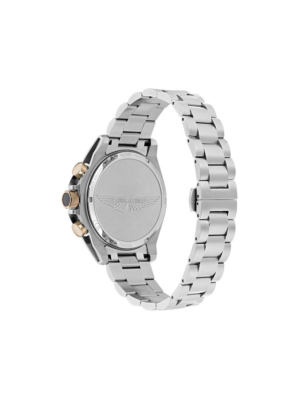 Aston Martin MTRH1F505 – muški hronograf sa kućištem od recikliranog nerđajućeg čelika prečnika 44mm i teget brojčanikom. Tahimetarska skala na okviru u boji žutog zlata, osvetljene kazaljke i prepoznatljivi detalji u boji limete čine ovaj sat simbolom sportske elegancije. Mineralno staklo sa safirnom prevlakom i vodootpornost do 100m garantuju pouzdanost i luksuz u svakom trenutku.