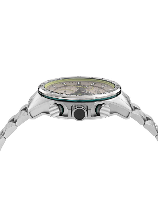 Aston Martin MTRH1F504 – muški hronograf od recikliranog nerđajućeg čelika sa brojčanikom boje šampanjca i tahimetrijskom skalom. Ovaj sofisticirani sat sa osvetljenim kazaljkama, mineralnim staklom sa safirnom prevlakom i vodootpornošću do 100m kombinuje prepoznatljive Aston Martin detalje u boji limete sa luksuznom sportskom estetikom.