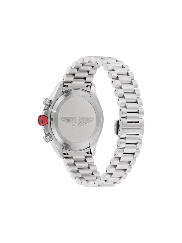 Aston Martin MTIS1F503 – muški hronograf sa teget brojčanikom i svetloplavim podbrojčanicima. Kućište od recikliranog nerđajućeg čelika sa plavom koronom i tahimetarskom skalom. Osvetljene kazaljke, crveni akcenti i vodootpornost do 100m spajaju sportski duh i luksuznu estetiku Aston Martin brenda.