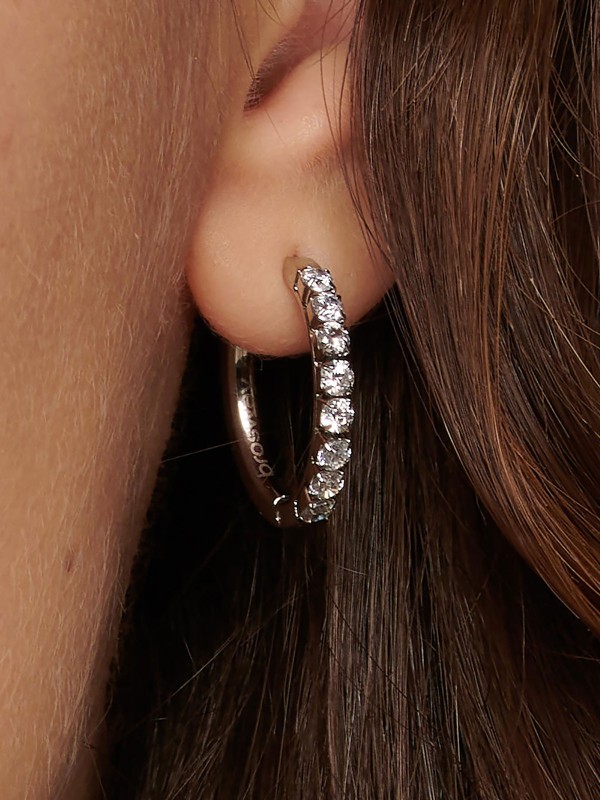 BROSWAY BEIE012 – elegantna ženska minđuše iz kolekcije DESIDERI, izrađena od visokokvalitetnog nerđajućeg čelika u boji srebra. Idealna za moderne žene koje cene stil, sjaj i sofisticiran dizajn.