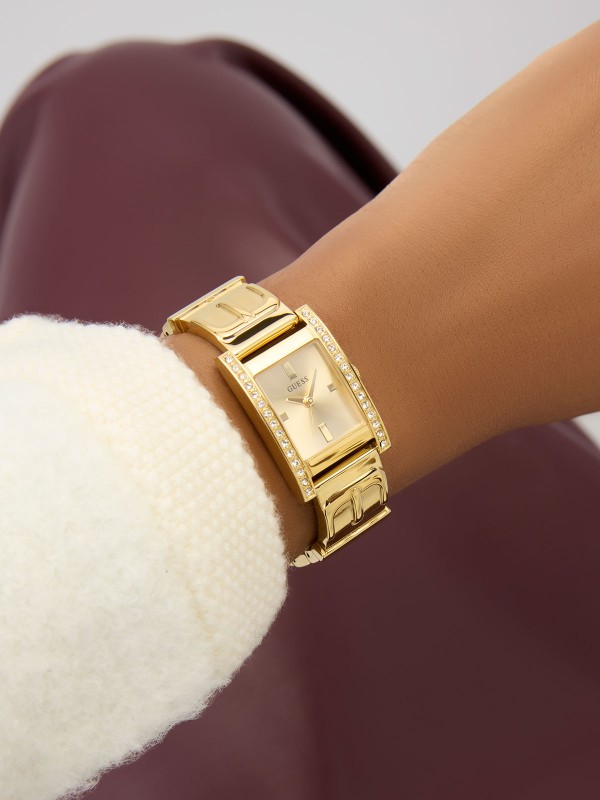 GUESS GW0939L2 – elegantan ženski elegantni sat iz kolekcije Fall 2025. Kućište i narukvica izrađeni su od visokokvalitetnog nerđajućeg čelika, sa kvarcni mehanizmom. U Boji Žutog Zlata i prepoznatljiv Guess dizajn čine ovaj model savršenim dodatkom svakoj odevnoj kombinaciji.