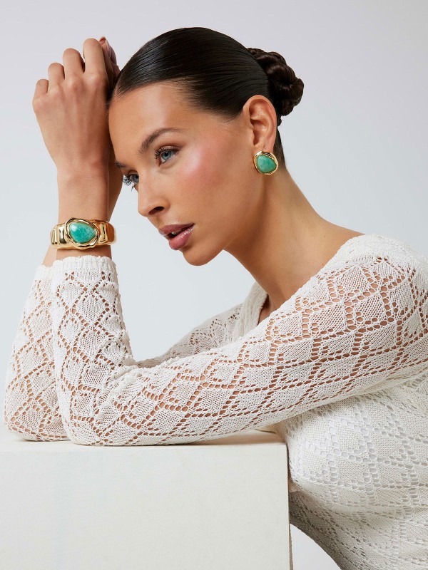 GUESS JUBE05307JWYGTQT/U – elegantna ženska minđuše iz kolekcije . Izrađena od visokokvalitetnog legura metala u boji žutog zlata. Moderan dizajn koji se lako kombinuje sa dnevnim i večernjim stilom.