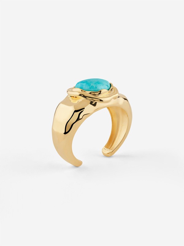 GUESS JUBB05309JWYGTQL – elegantna ženska narukvica iz kolekcije . Izrađena od visokokvalitetnog legura metala u boji žutog zlata. Moderan dizajn koji se lako kombinuje sa dnevnim i večernjim stilom.
