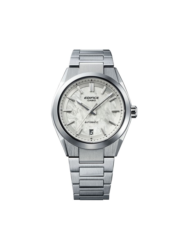 CASIO EDIFICE EFK-100D-7AER – automatski sat u boji srebra sa brojčanikom u boji srebra, izrađen za ljubitelje sofisticiranog dizajna i automobilskog duha. Brojčanik sa teksturom u stilu kovanog karbona donosi luksuznu dinamiku, dok safirno staklo, podignuti indeksi i konturisana korona potvrđuju beskompromisni kvalitet. Elegantno kućište krije mehanički mehanizam sa rezervom snage od 40h, vidljiv kroz providnu poleđinu kućišta. Sa vodootpornošću od 100m, pruža idealnu kombinaciju stila i izdržljivosti.