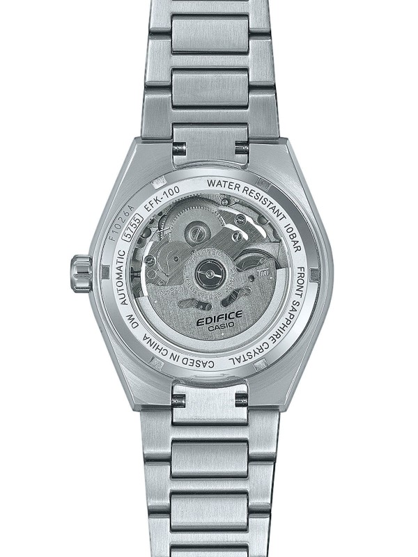 CASIO EDIFICE EFK-100CD-1AER – automatski muški sat sa brojčanikom od crnih karbonskih vlakana i providnom poleđinom kućišta, izrađen od nerđajućeg čelika u boji srebra. Brojčanik inspirisan trkačkim automobilima, donosi sportsku dinamiku i sofisticiran izgled, dok safirno staklo i vodootpornost do 100m garantuju pouzdanost i dugotrajnost. Unutrašnji mehanizam sa rezervom snage od 40 sati pruža snagu i tačnost u svakom trenutku.