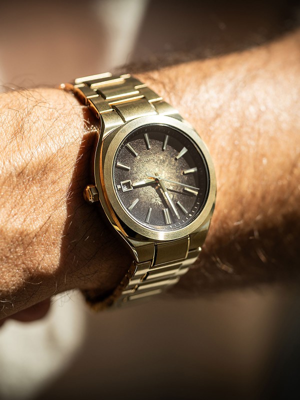 Muški Casio EDIFICE Automatik sat u boji zlata sa automatskim mehanizmom i safirnim staklom. Providna poleđina i elegantan dizajn. Naruči online!