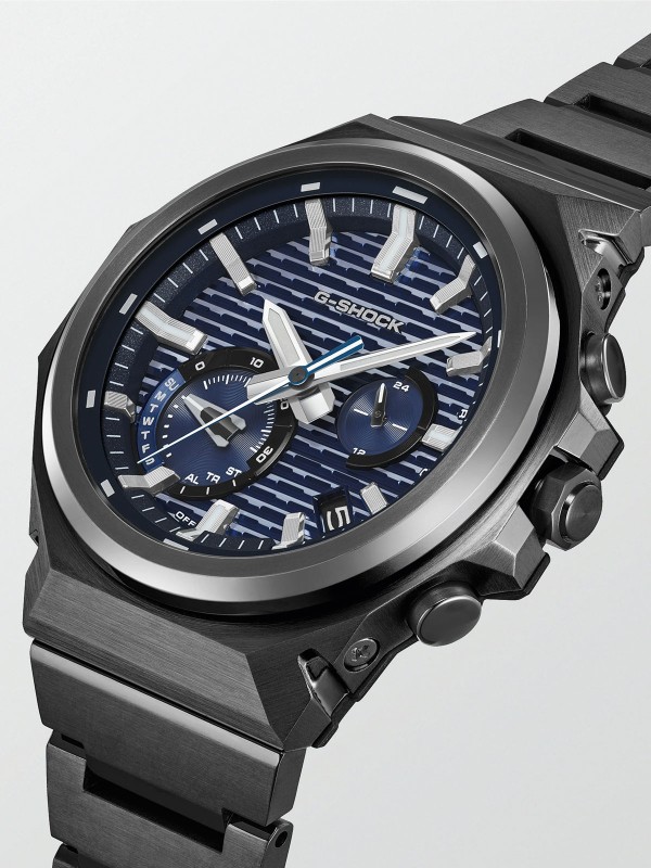 G-Shock G-Steel muški sat u crnoj boji od nerđajućeg čelika i karbonskih vlakana. Bluetooth, solarno napajanje i vodootpornost do 200 m. Naruči online!
