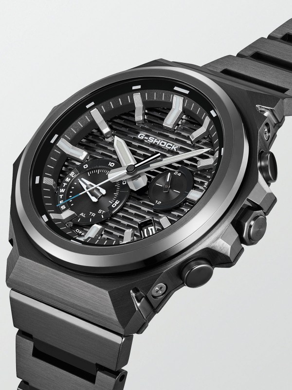 G-SHOCK G-STEEL muški sat u crnoj boji od nerđajućeg čelika i karbona. Bluetooth, solarno napajanje i vodootpornost do 200 m. Naruči online!
