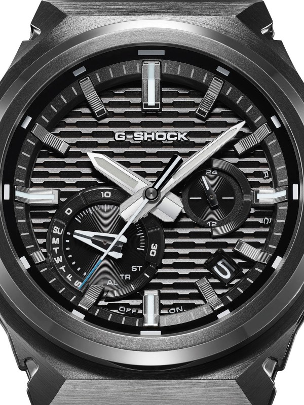 G-SHOCK G-STEEL muški sat u crnoj boji od nerđajućeg čelika i karbona. Bluetooth, solarno napajanje i vodootpornost do 200 m. Naruči online!