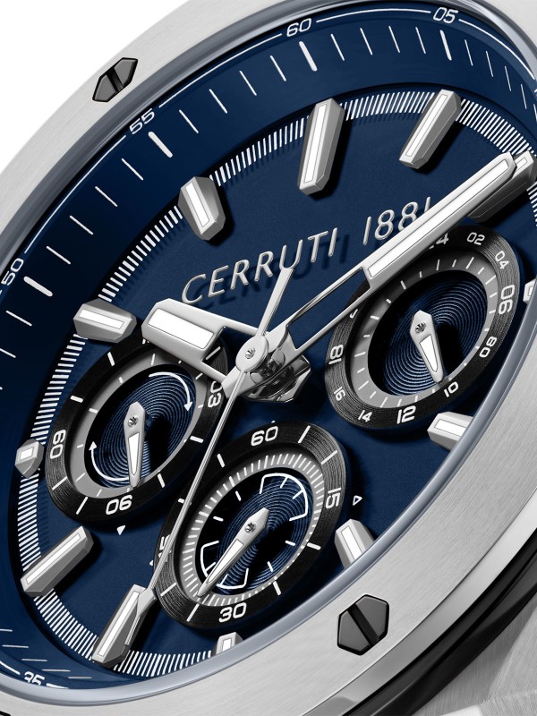 Cerruti 1881 Ruscello. Sportski sat srebrnog tona sa teget narukvicom. Industrijski dizajn, safirni premaz i 100m vodootpornost.