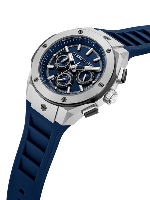 Cerruti 1881 Ruscello. Sportski sat srebrnog tona sa teget narukvicom. Industrijski dizajn, safirni premaz i 100m vodootpornost.