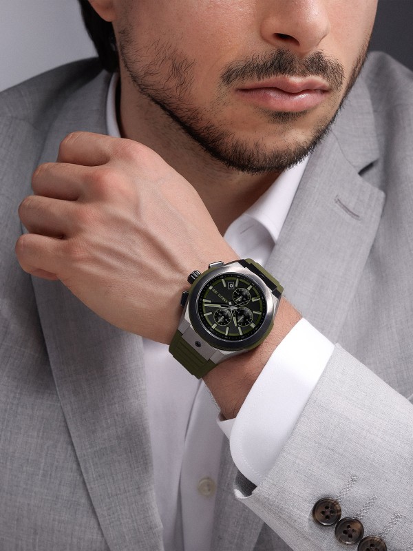 Cerruti 1881 Ruscello. Veliki sportski sat (48mm) gunmetal boje. Maslinasto zelena narukvica i vodootpornost 100m.