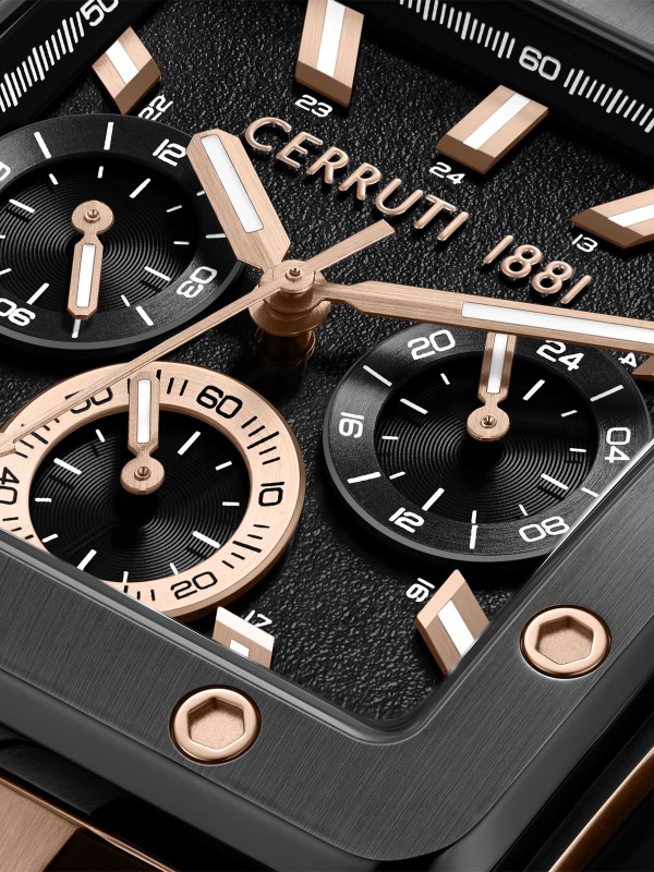 Cerruti 1881 Odissea Master. Kvadratni sat u boji roze zlata sa crnom koronom. Industrijski dizajn i multifunkcionalni mehanizam.