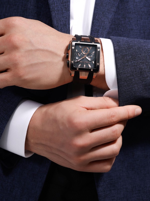 Cerruti 1881 Odissea Master. Kvadratni sat u boji roze zlata sa crnom koronom. Industrijski dizajn i multifunkcionalni mehanizam.