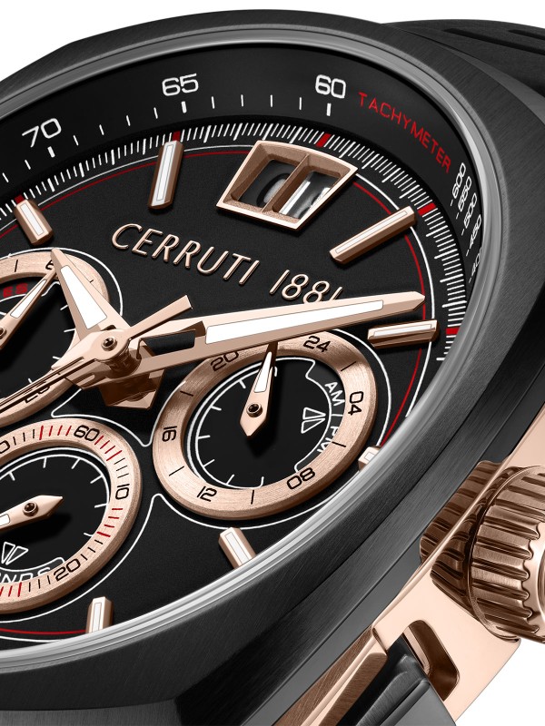 Cerruti 1881 Cuneo. Moderan hronograf kvadratnog oblika u boji roze zlata. Crni brojčanik, datum na 12h i crna silikonska narukvica.