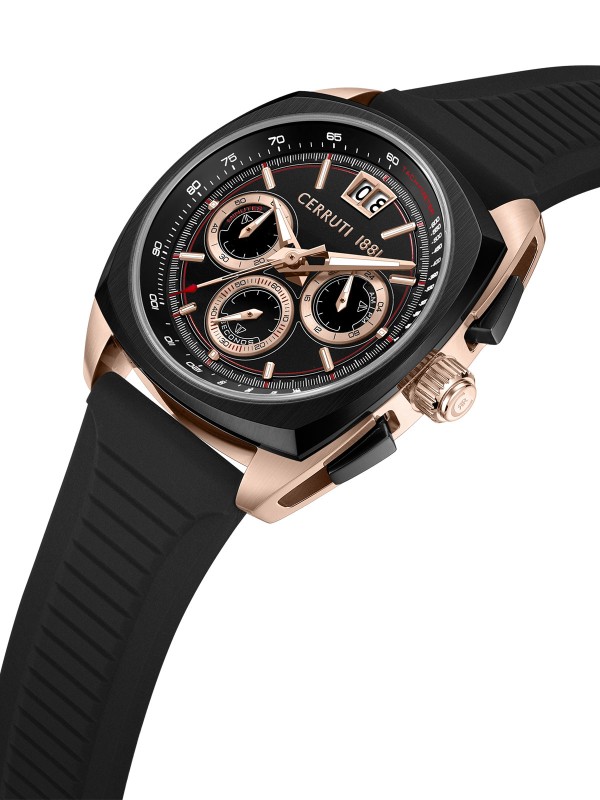 Cerruti 1881 Cuneo. Moderan hronograf kvadratnog oblika u boji roze zlata. Crni brojčanik, datum na 12h i crna silikonska narukvica.
