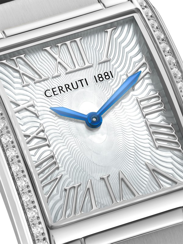 Cerruti 1881 Rendena. Elegantan pravougaoni sat u srebrnom tonu sa kristalima. Sedefni brojčanik i rimski brojevi za ultra-ženstveni stil. Vodootporan 50m.